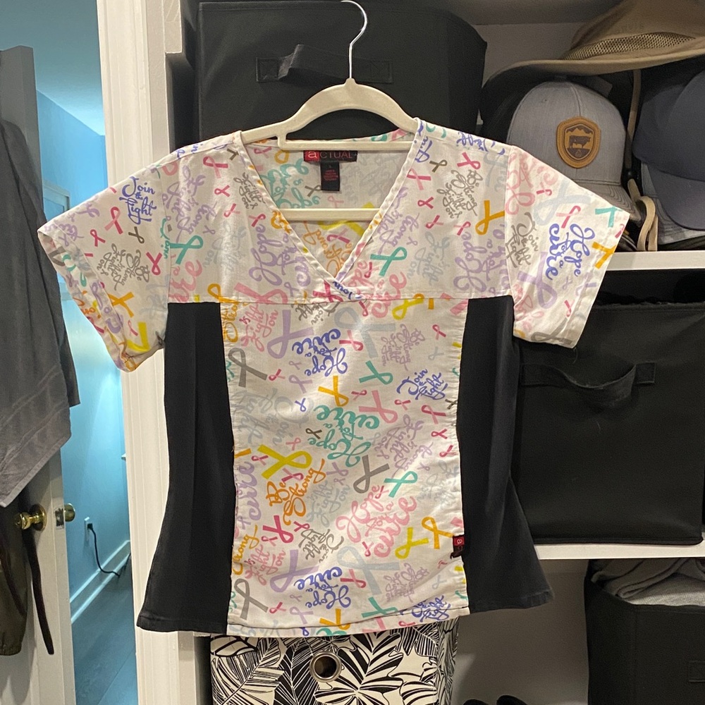 Cherokee MulticolorScrub top with Black Panels